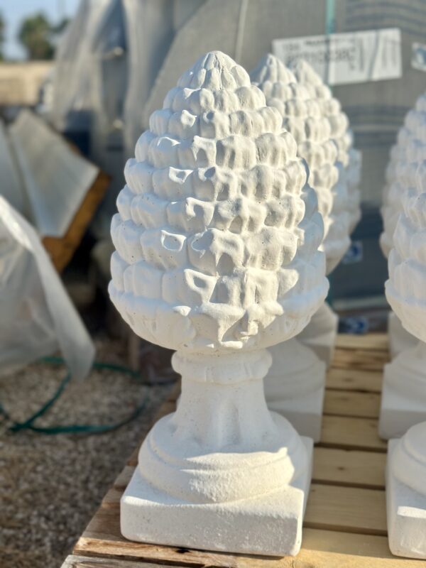 Pumo in cemento bianco pieno H54 cm