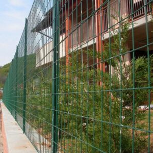 Recinzione in ferro zincato nudo o plastificato verde