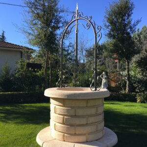 Pozzo da giardino in cemento e granulato di marmo Stromboli
