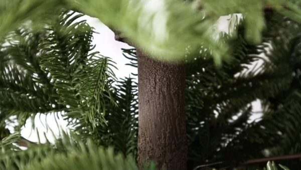 Albero di Natale artificiale Rockefeller by Salvatore Izzo, design ultra realistico | Xone h210 - immagine 2