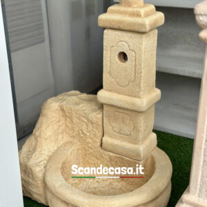 Fontana rustica Crotone in cemento e granulato di marmo H90