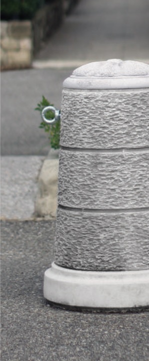 Dissuasore di traffico in cemento anticato con golfaro in acciaio zincato Grande H70 - immagine 2