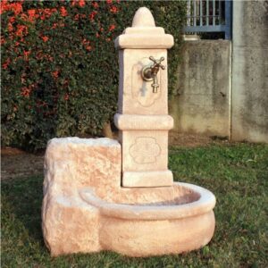 Fontana rustica Crotone in cemento e granulato di marmo H90
