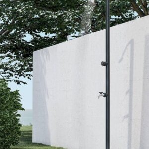 Piatto doccia da esterno in cemento con doccia solare da giardino Aura e Urano