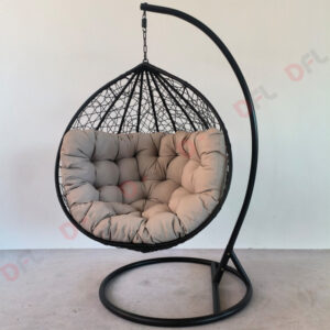 Poltrona sospesa monoposto in acciaio con cuscini