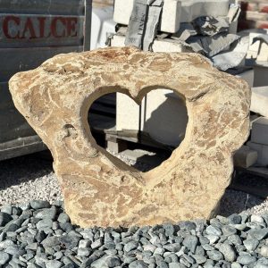 Cuore da giardino in pietra naturale del Salento h70xL95