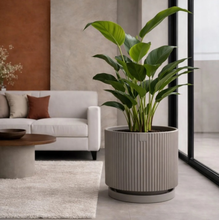 Vaso moderno in resina Tortora con sottovaso incluso